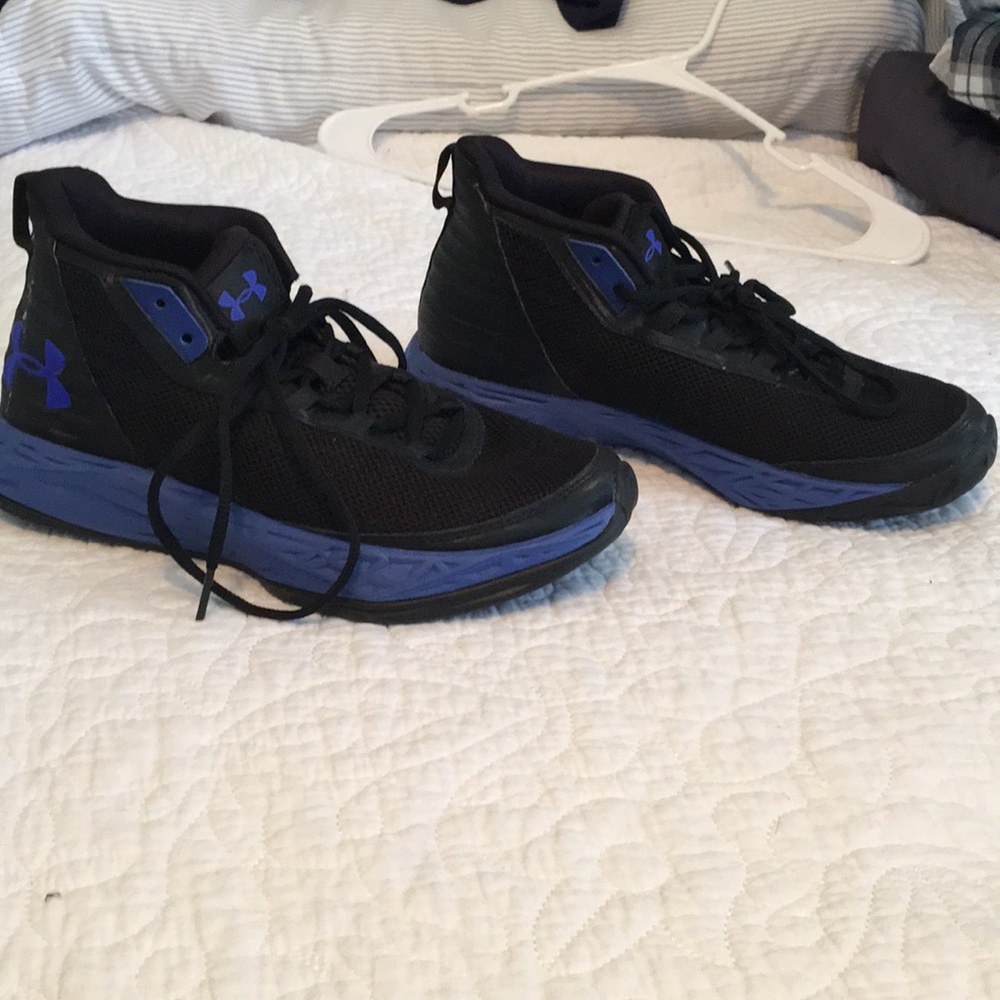 Boy’s Under Armour basketball shoes